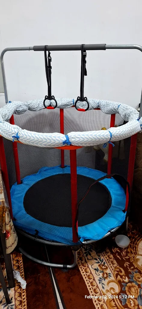 Exciting Safety Trampoline with Hanging Bar and Trapzee63209844042754111