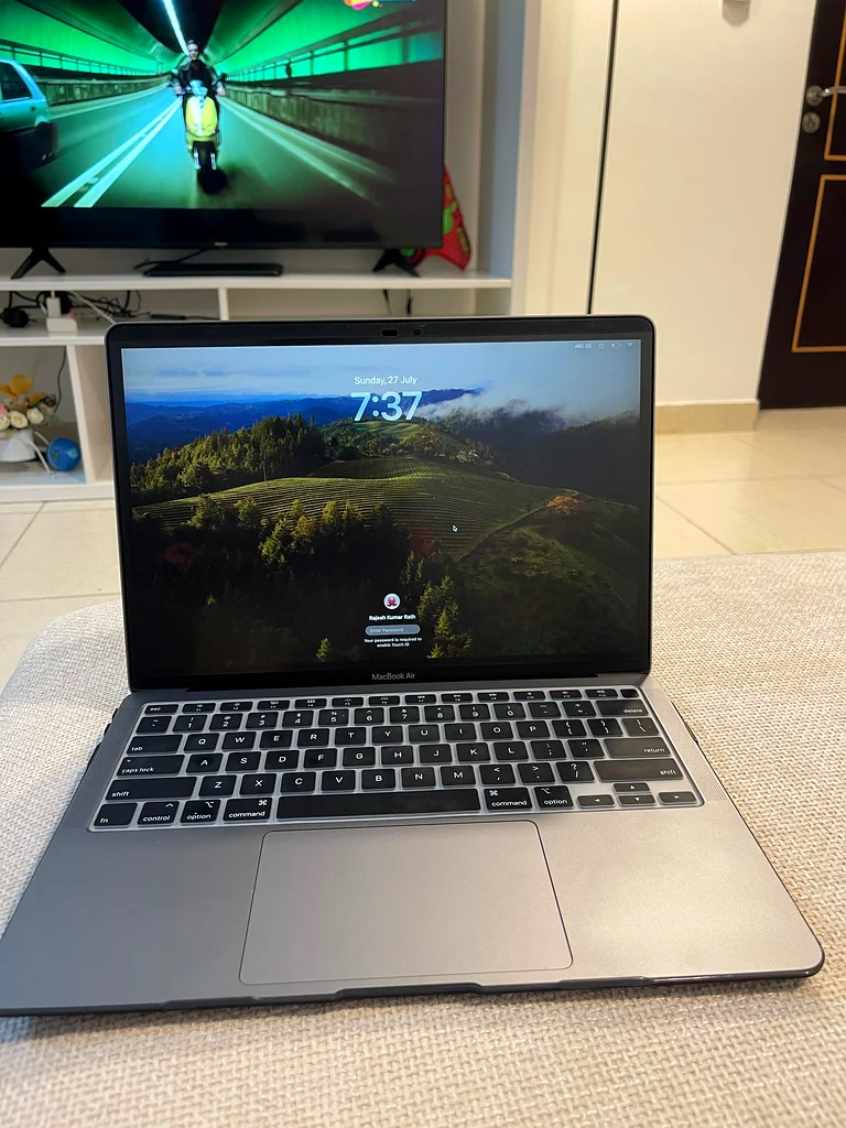 Sleek MacBook for Sale - Ideal for Work and Play!63197646173059112