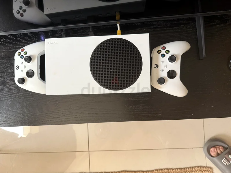 Mint Condition Microsoft Xbox Series S with 2 Dual Controllers63206395108993111