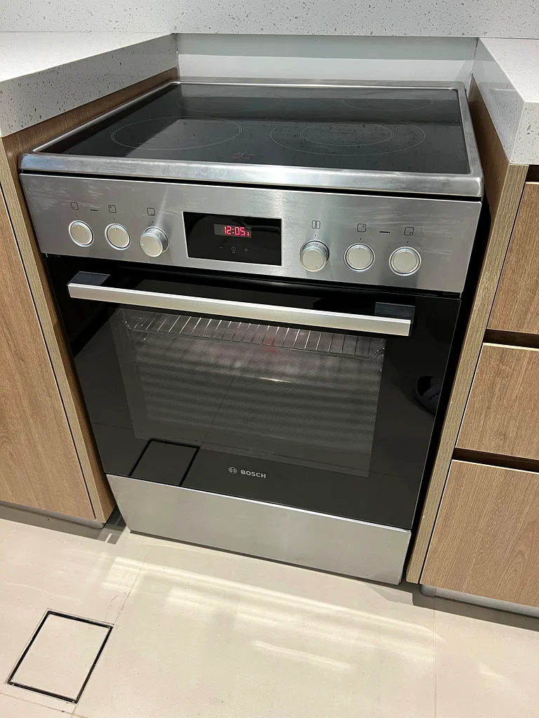 Bosch Brand Electric Cooking Range For Sale Neat And Clean | 60CM63199637916547111