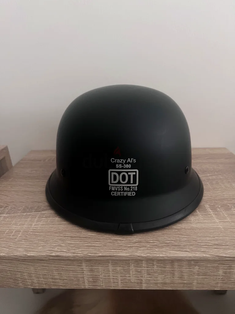 Stylish Black Sports Helmet - Perfect for Protection!63199636570881112