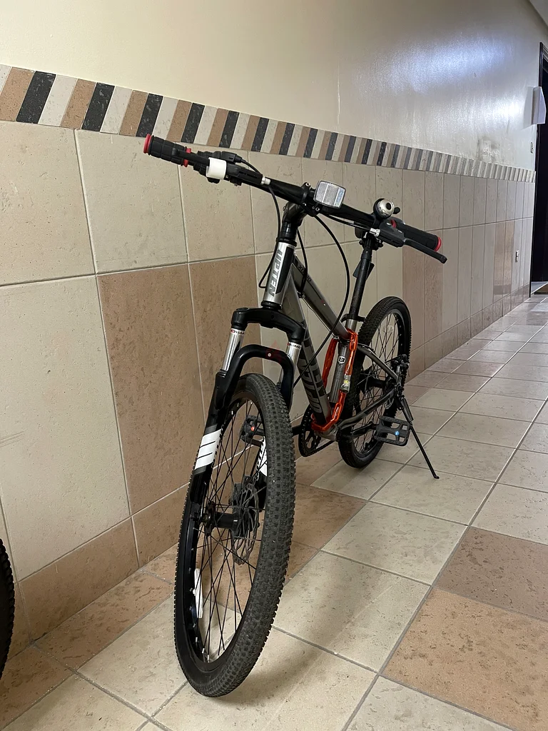 Ride in Style with a Quality UPTEN Mountain Bike!.. rarely used.. . free pump and helmet..63201169974018111