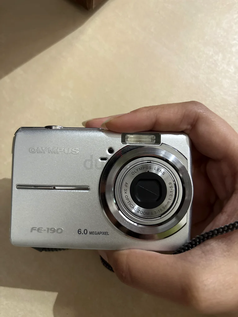 Olympus Fe 190 Compact Digital Camera - Great Condition!63203712214402111