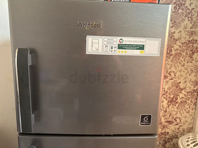 Modern Silver Refrigerator - Perfect for Any Kitchen!63200165756034111