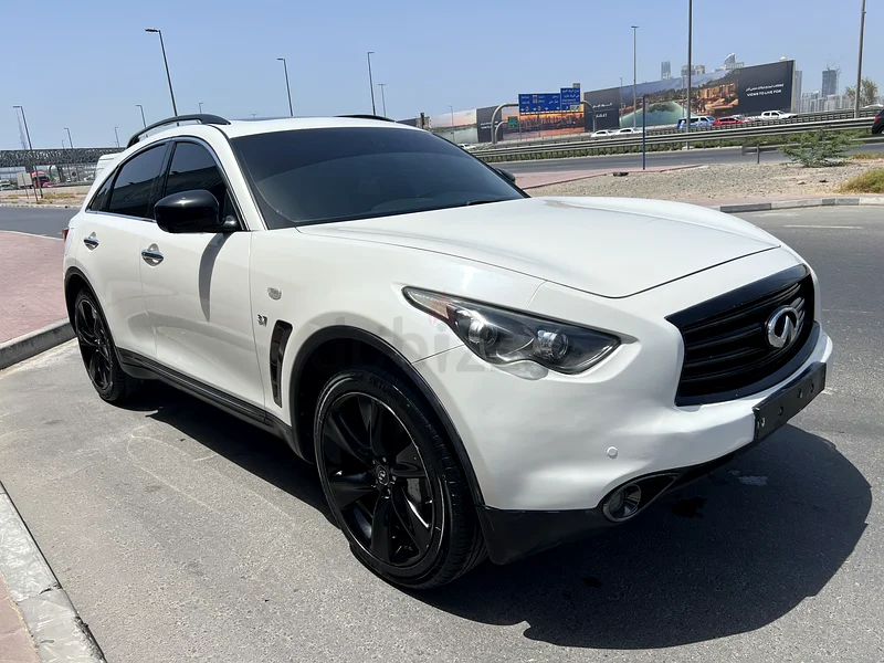 Infinity QX70S 2015 AWD 3.7L V6 GCC space accident free good condition63398553785219111