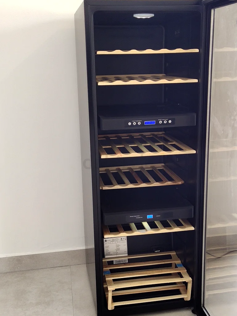 Hoover Compact Refrigerator - Ideal for Home and Office!63199640798339111