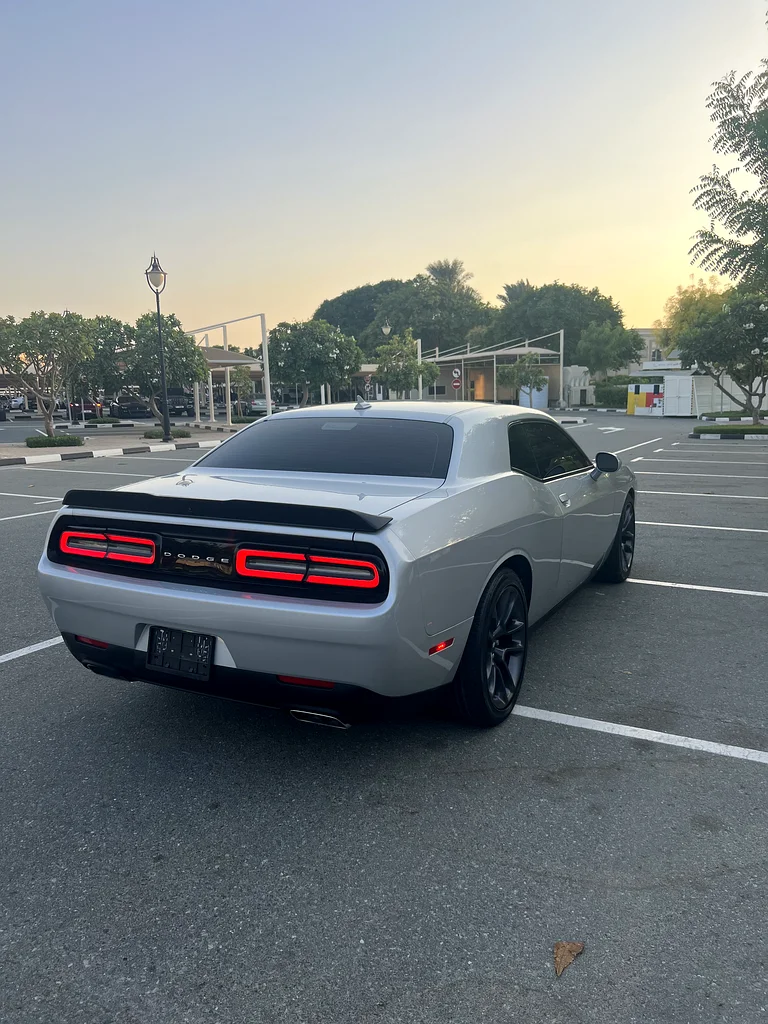 Challenger SRT scat back 6,4 v8 low mileage like new63398534850049111