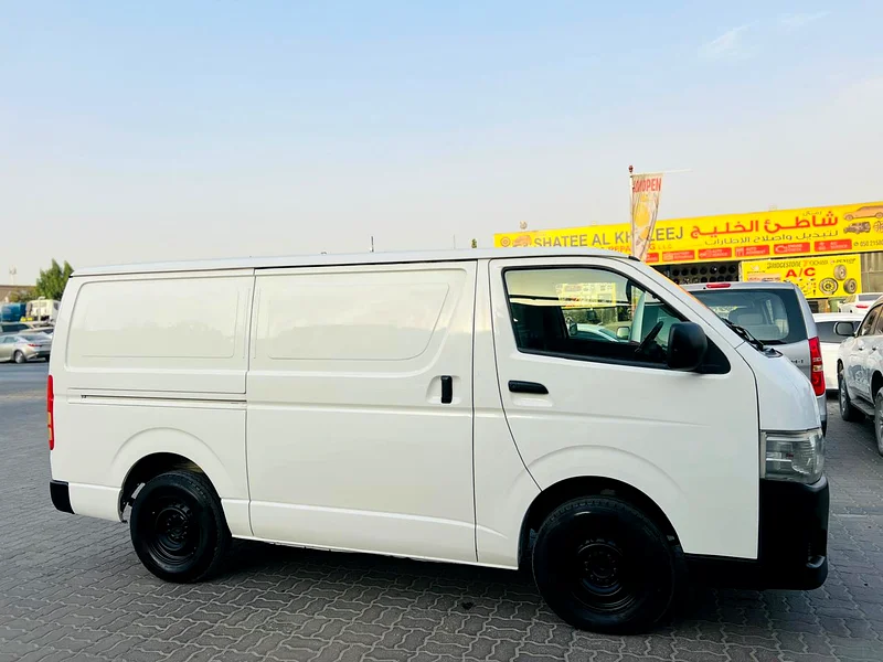 TOYOTA HIACE DELIVERY VAN 201163412309600259111