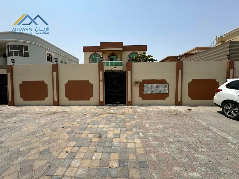 تشمل الكهرباء والمياه وتكييف الهواء بسعر رائع. فيلا خلف المسجد.63877988599425111