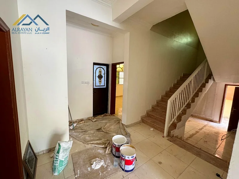 تشمل الكهرباء والمياه وتكييف الهواء بسعر رائع. فيلا خلف المسجد.63877988599425113