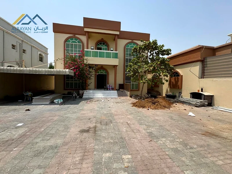 تشمل الكهرباء والمياه وتكييف الهواء بسعر رائع. فيلا خلف المسجد.63877988599425112