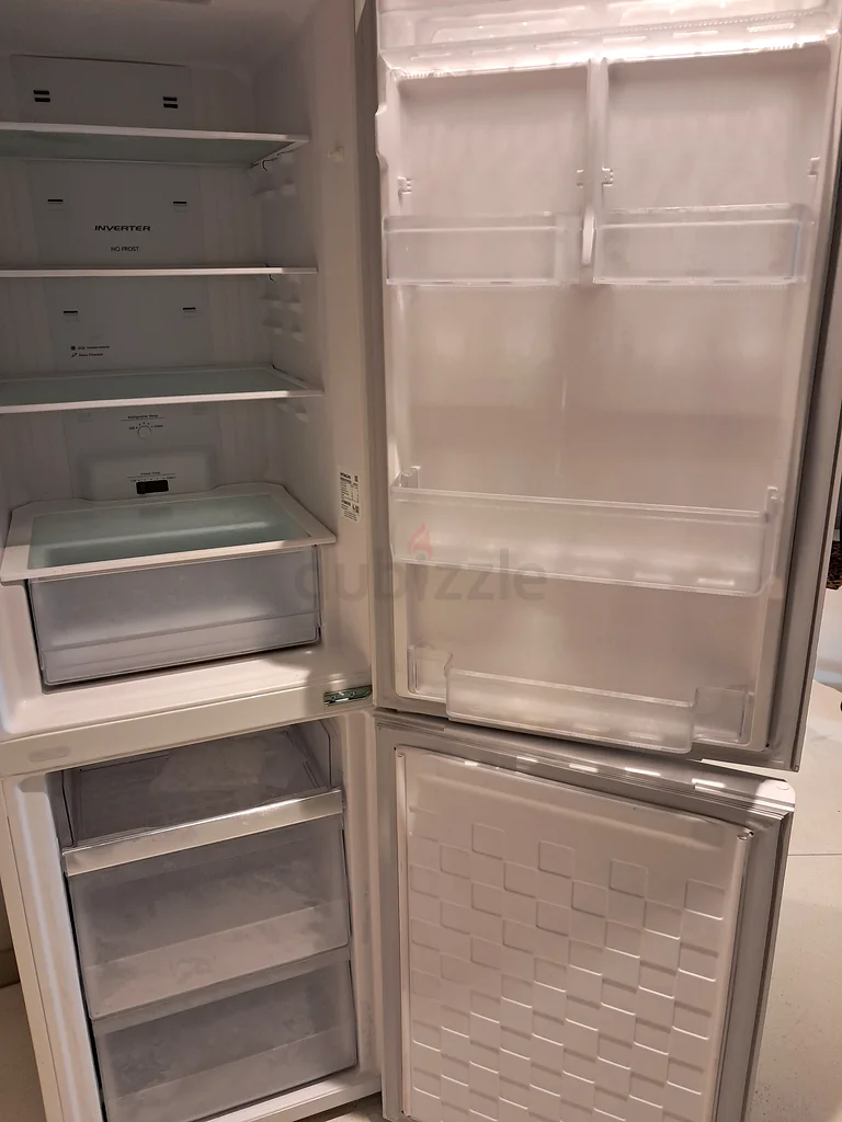 Hitachi Bottom Freezer Refrigerator - Efficient Cooling for Your Kitchen63201170634882114