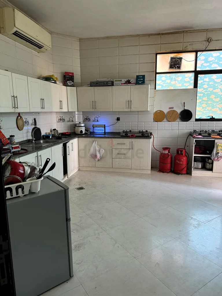 غرفة للإيجار63218792598147111
