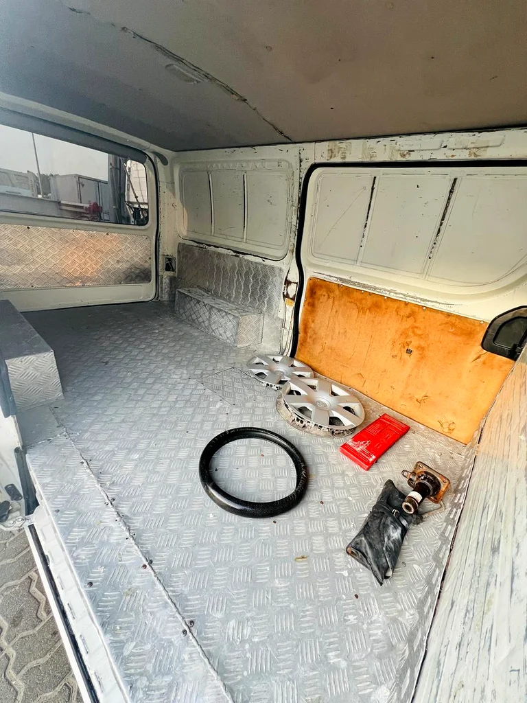 TOYOTA HIACE DELIVERY VAN 201163412309600259114