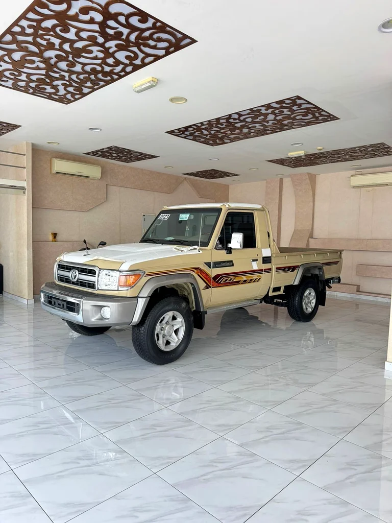 Toyota Land Cruiser pickup 2023 , V6 ,GCC63421144952323114