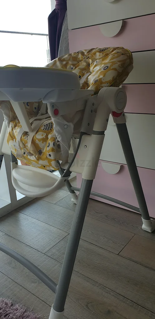 Bright Yellow High Chair for Your Little One. Graco brand63204289677313112