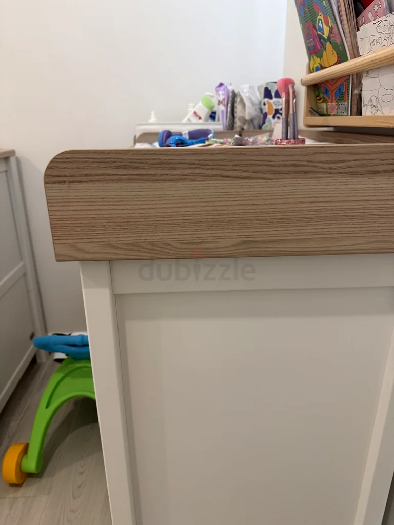 Stylish and Safe Baby Crib - Perfect for Your Little One!63204290022274113