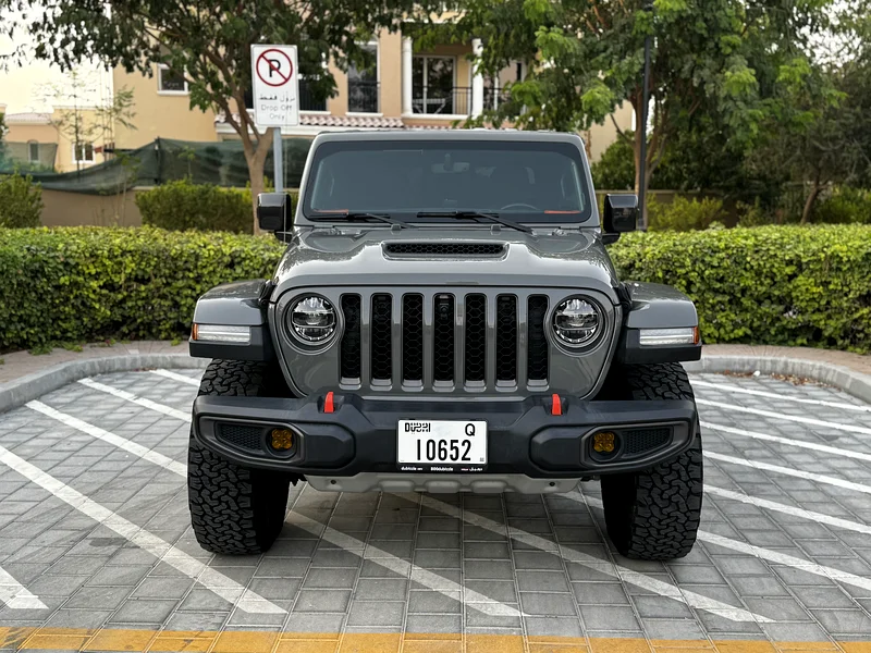 2023 Gladiator - Sand Runner - GCC - Warranty and service contract - Original paint - low milage63225313965697111