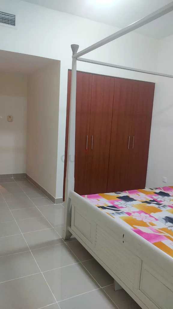 غرفة نوم رئيسية مع حمام داخلي متاحة للإيجار في خليج الخيل المرحلة الثانية63219322175234111
