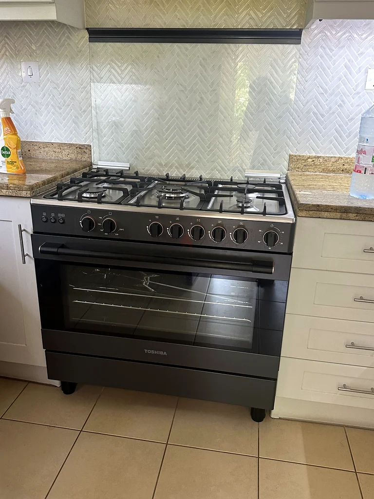 Toshiba 90cm full gas cooker new model Same Like new condition63197145204609111