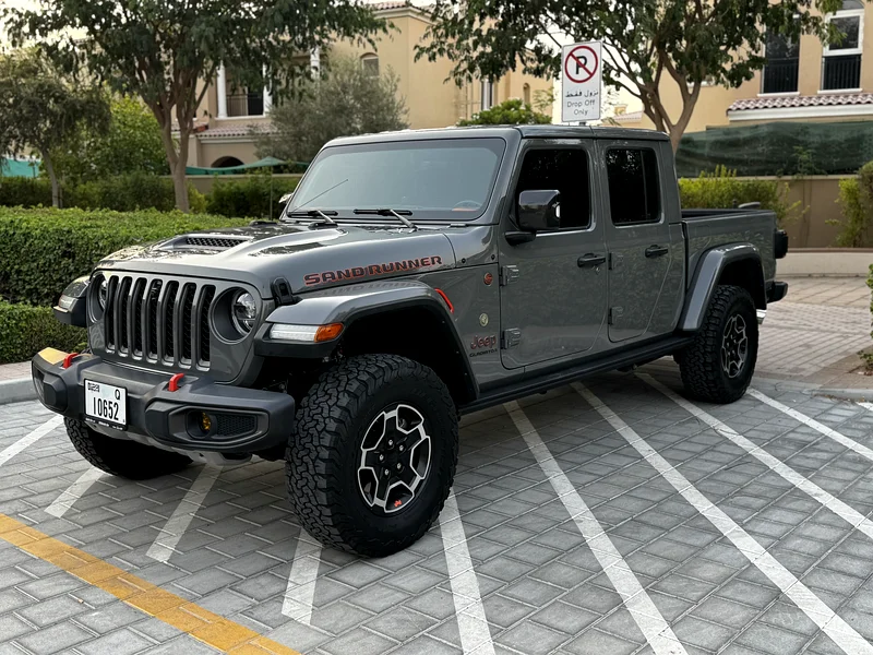 2023 Gladiator - Sand Runner - GCC - Warranty and service contract - Original paint - low milage63225313965697112