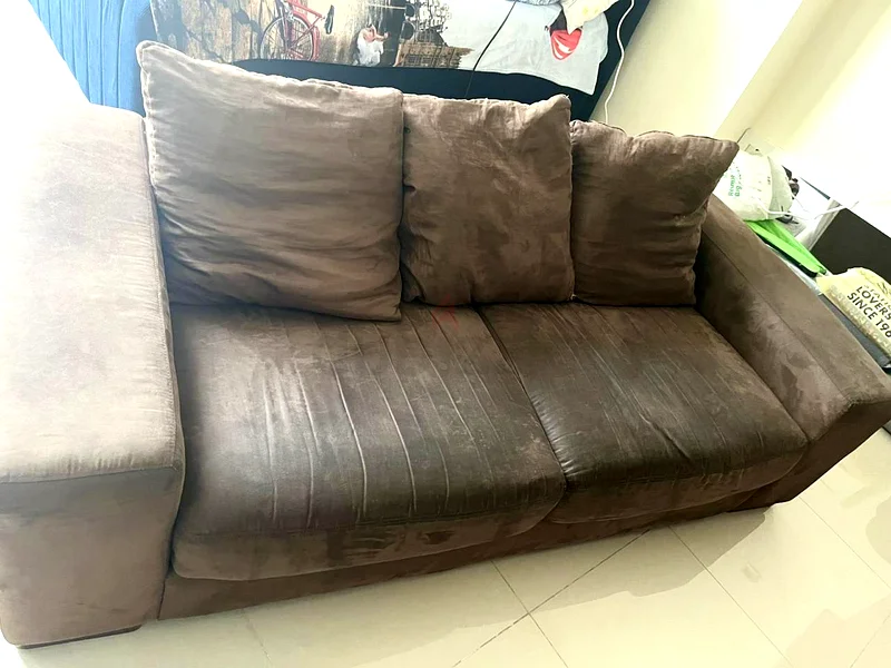Comfortable Brown Sofa for Free -A Cozy Addition to Your Living Room!63208393678211111