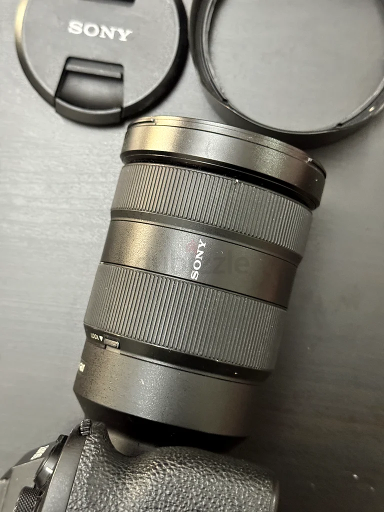 Sony 24-70mm f2.863200656485379111
