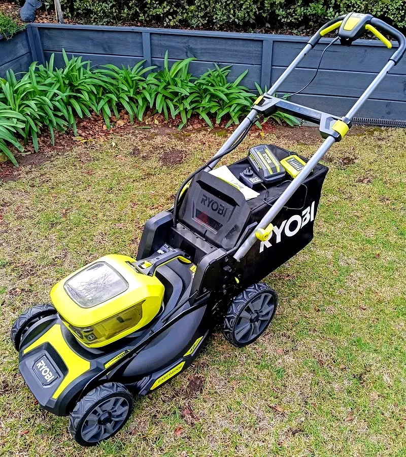 Ryobi 36V HP 46cm 6.0Ah Brushless Cordless Lawn Mower Kit Double Battery63197651785345111