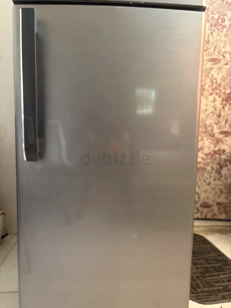Modern Silver Refrigerator - Perfect for Any Kitchen!63200165756034112