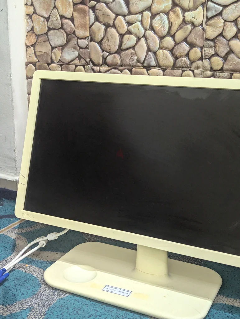 Stylish 20-inch LCD Monitor for Sale!63197144222722112