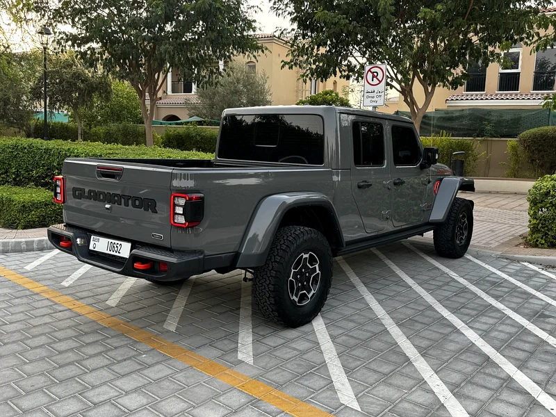 2023 Gladiator - Sand Runner - GCC - Warranty and service contract - Original paint - low milage63225313965697113