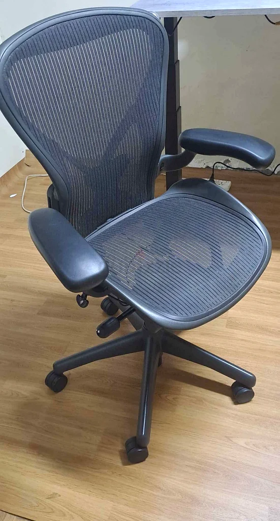 Herman miller chair for sale size B full loaded63211915268738111