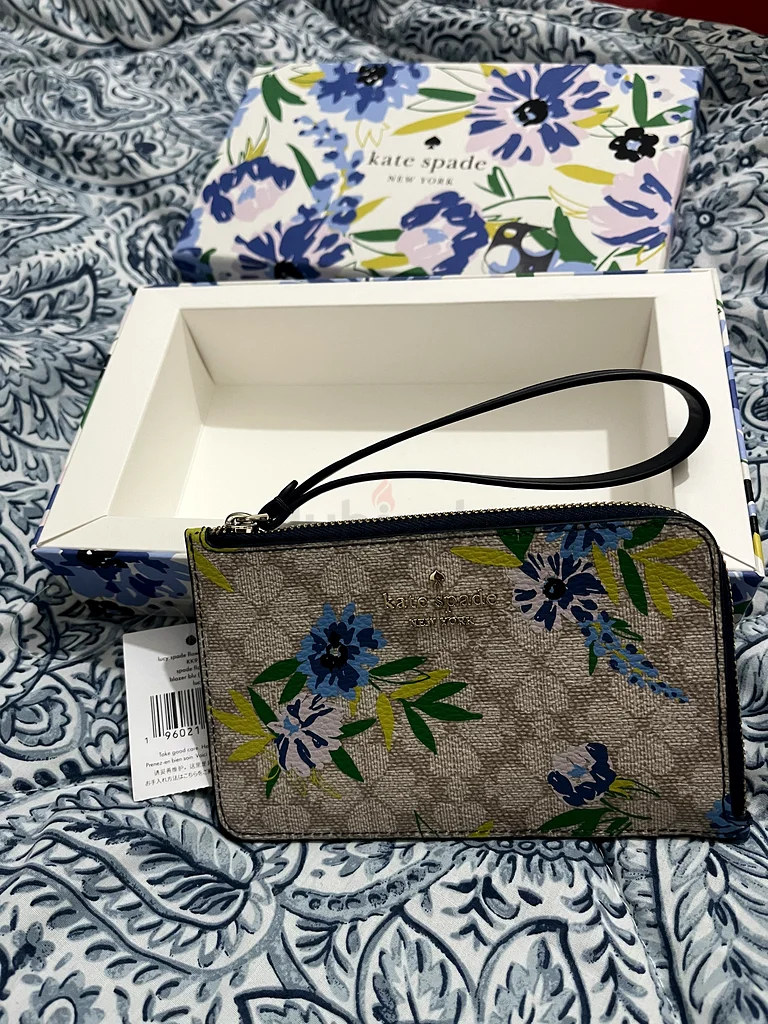 Kate Spade Wristlet like new63203188511619111