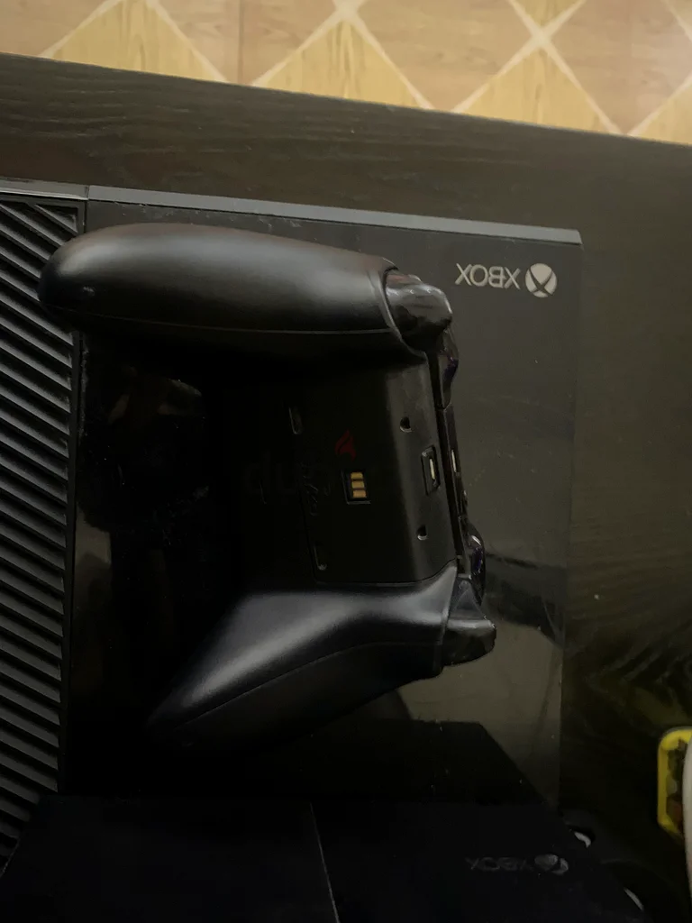 Xbox One URGENT sale negotiable, Call me at +97156663668263205366304897114