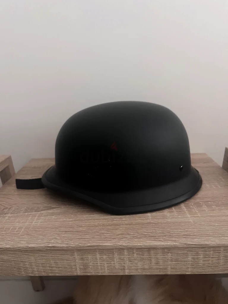 Stylish Black Sports Helmet - Perfect for Protection!63199636570881111