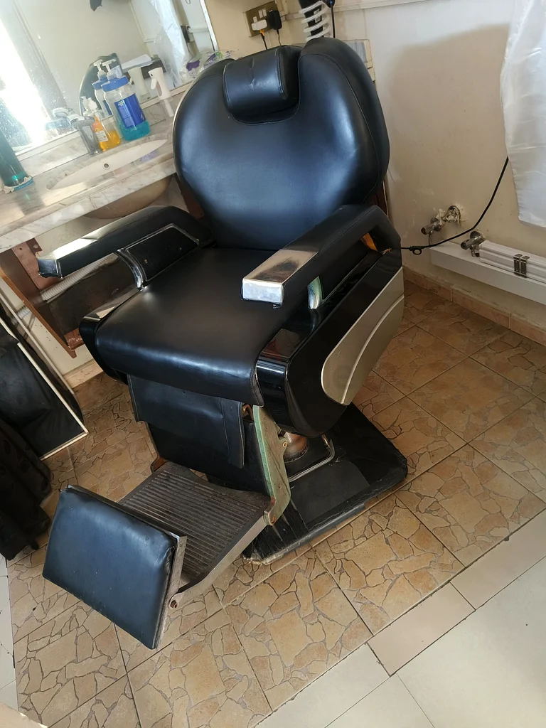 كرسي حلاق أودي أنيق (4 قطع أودي + قطعة واحدة يوتوبيا) للبيع63197144919681111
