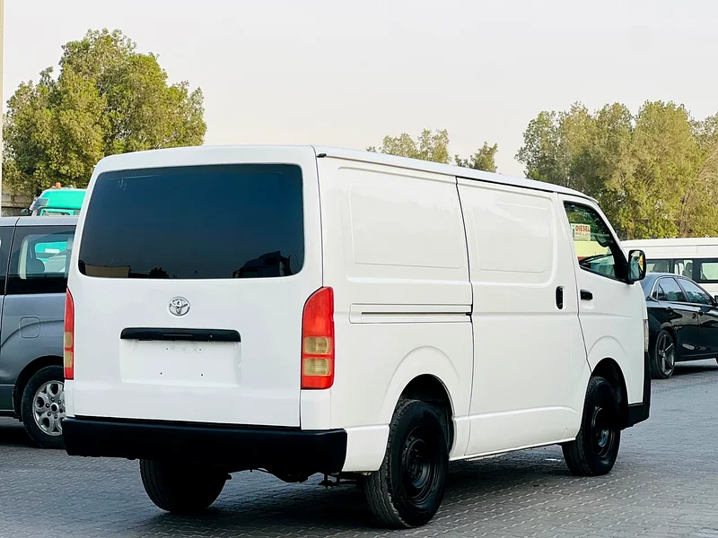 TOYOTA HIACE DELIVERY VAN 201163412309600259113