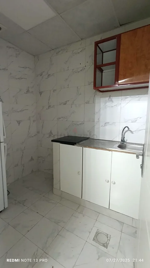 غرفة كبيرة مستقلة مع حمام خاص ومطبخ63218794374273113
