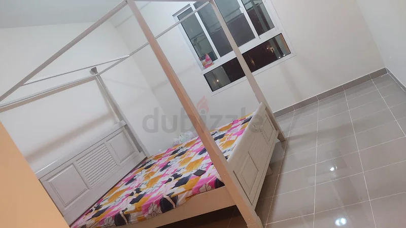 غرفة نوم رئيسية مع حمام داخلي متاحة للإيجار في خليج الخيل المرحلة الثانية63219322175234113