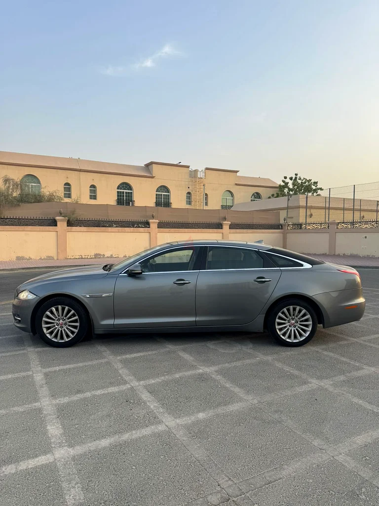 Jaguar XJL, 2LT, Excellent Car, Lady First Owner, well maintained with FSH63222312147330111