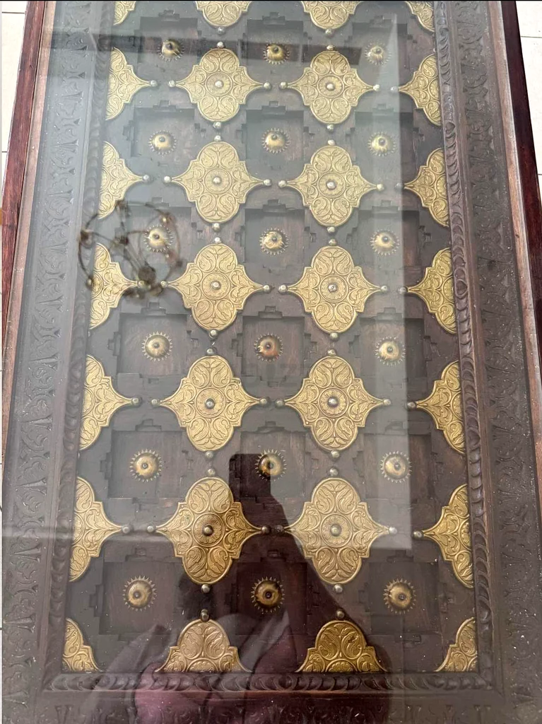 طاولة قهوة قديمة / طاولة وسط63208392960515111