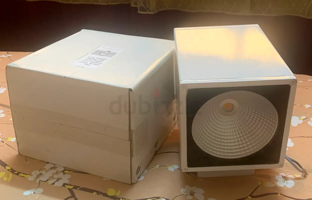 مصباح حائط جديد مقاوم للعوامل الجوية