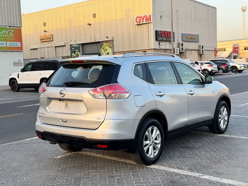 Nissan x trail mode 2015 Gcc mid options 4X4 7sentar Full history nissan63399963876481111