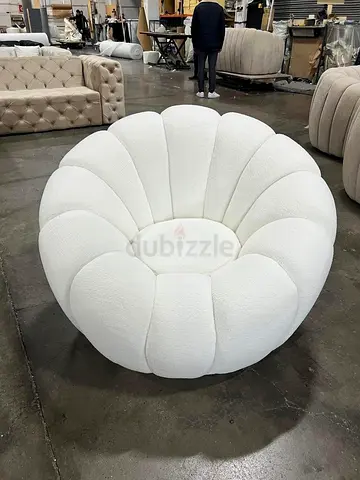 Chic White Floral Lounge Chair - Modern Comfort for Your Home