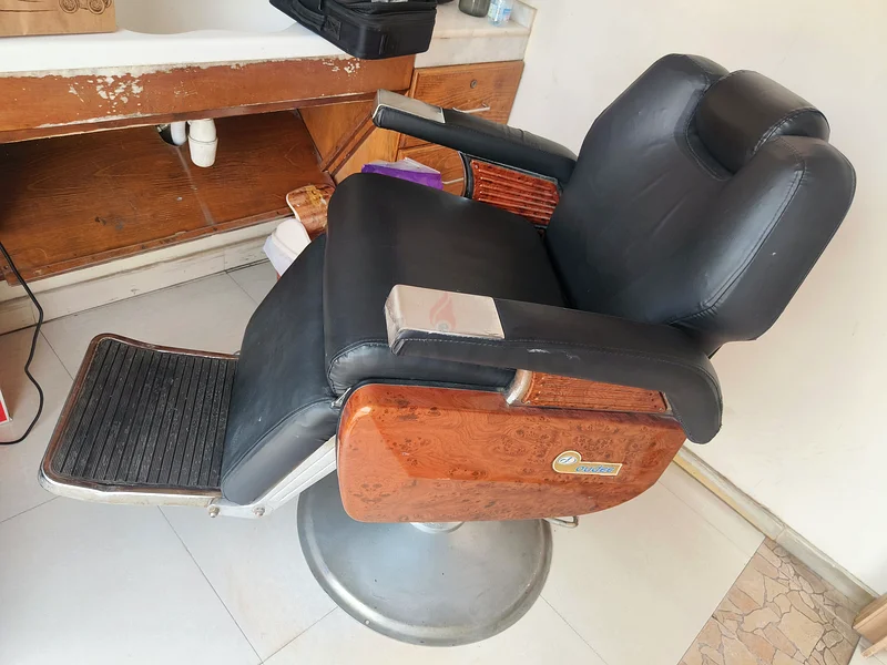 كرسي حلاق أودي أنيق (4 قطع أودي + قطعة واحدة يوتوبيا) للبيع63197144919681114