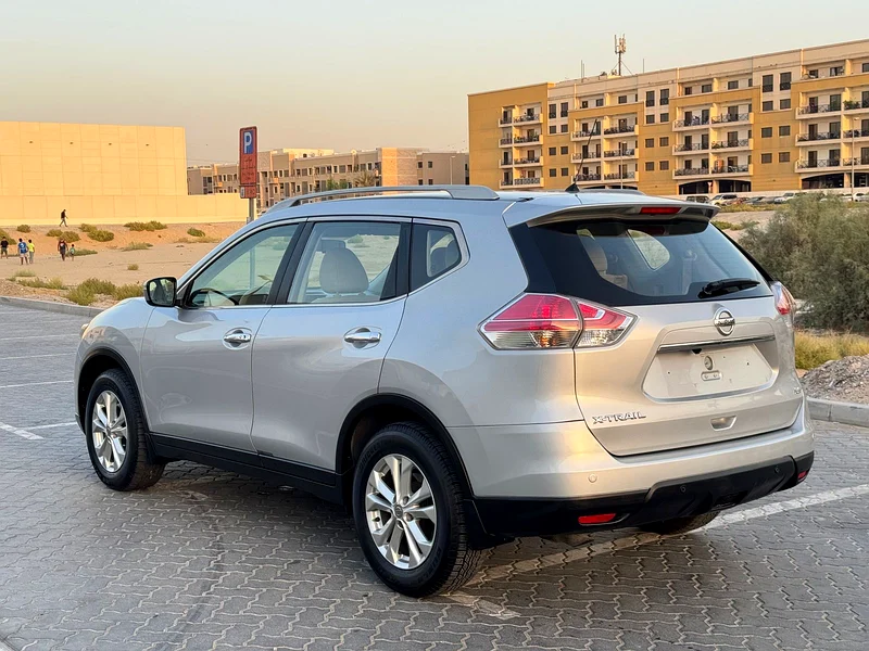 Nissan x trail mode 2015 Gcc mid options 4X4 7sentar Full history nissan633999638764811126
