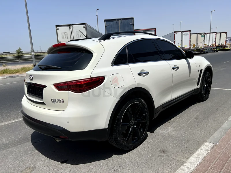 Infinity QX70S 2015 AWD 3.7L V6 GCC space accident free good condition63398553785219113