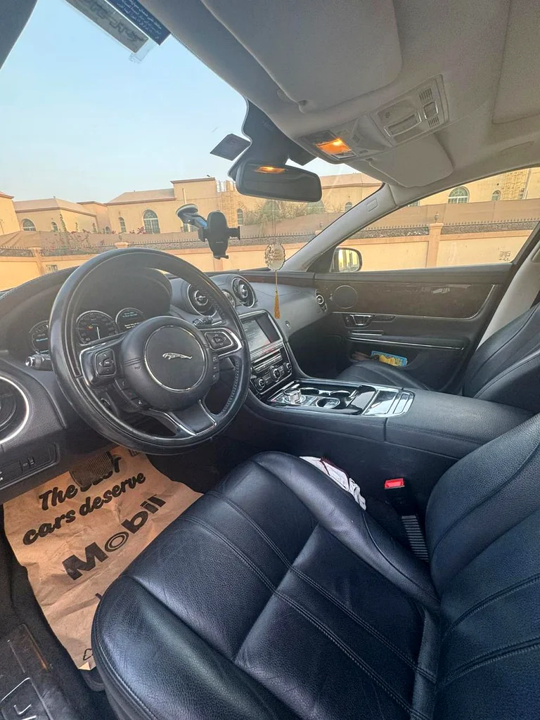 Jaguar XJL, 2LT, Excellent Car, Lady First Owner, well maintained with FSH63222312147330113