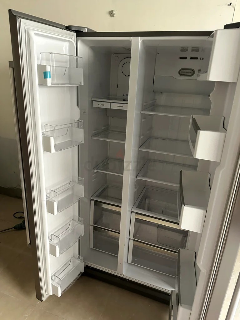 Siemens side by side Refrigerator Excellent condition available for Sale63197144523523113