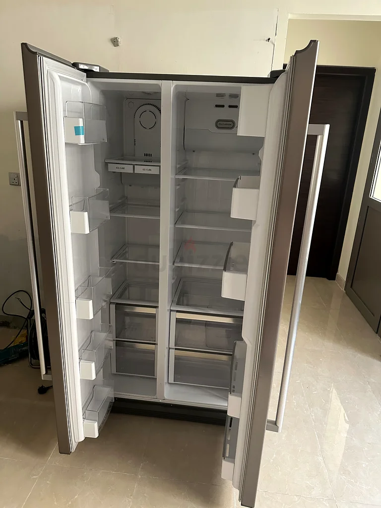 Siemens side by side Refrigerator Excellent condition available for Sale63197144523523112